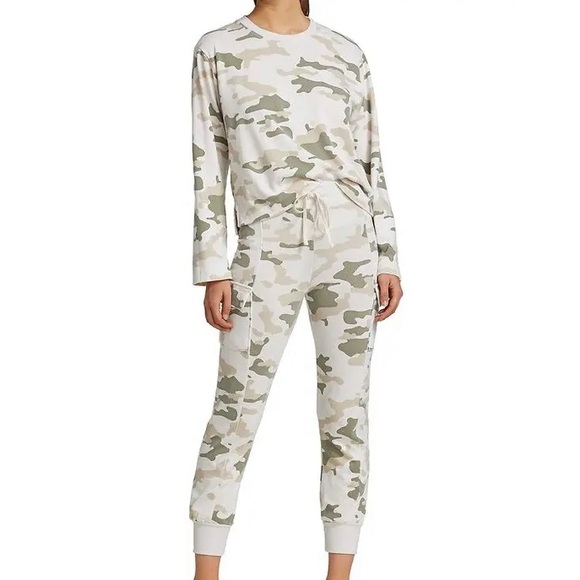 Sundry Camo Boxy Crew & Jogger Set - Picture 10 of 16